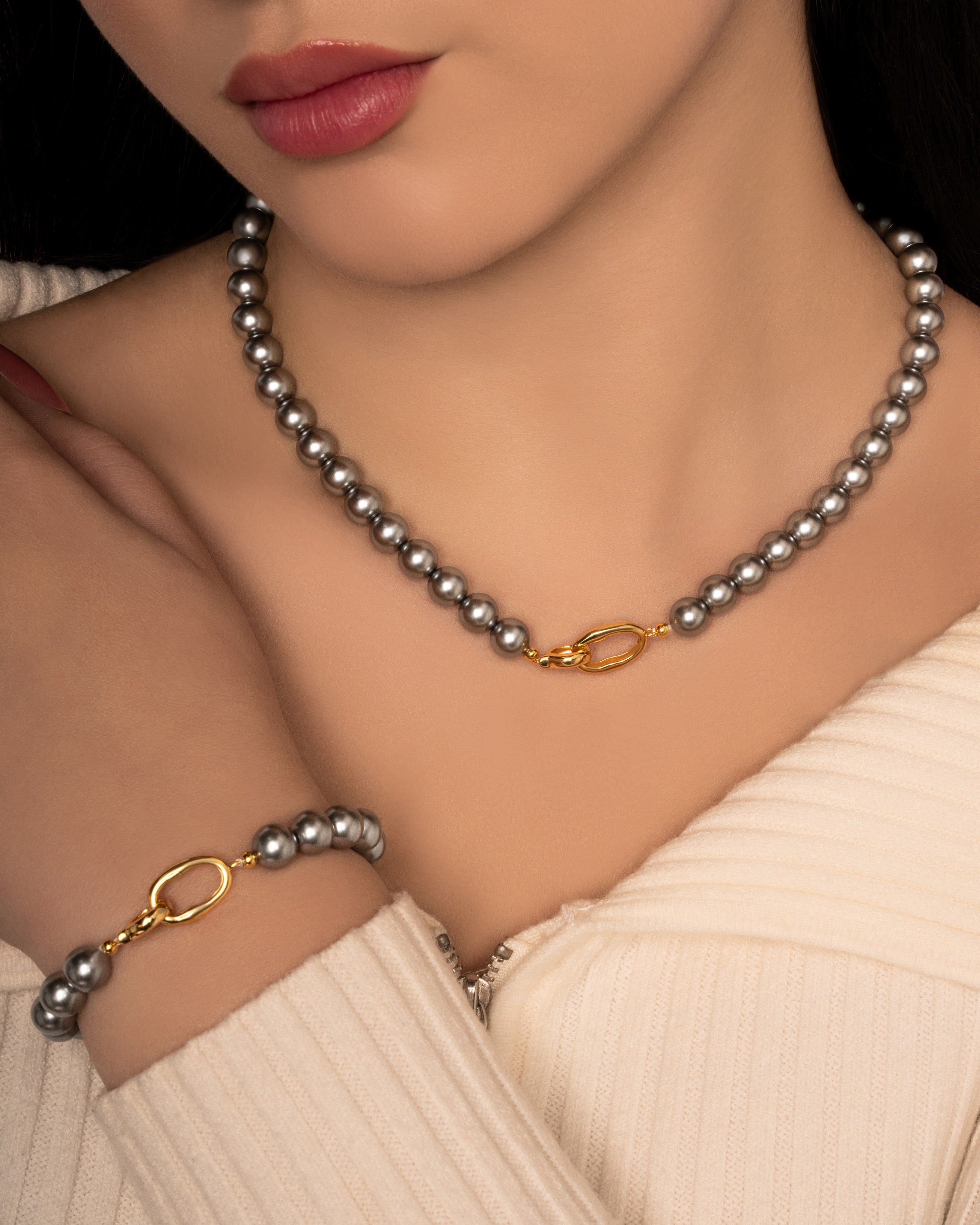 Classic Black Pearl Hoop-Link Necklace – Rochebianca